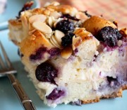 Borůvková žemlovka s cheesecake náplní